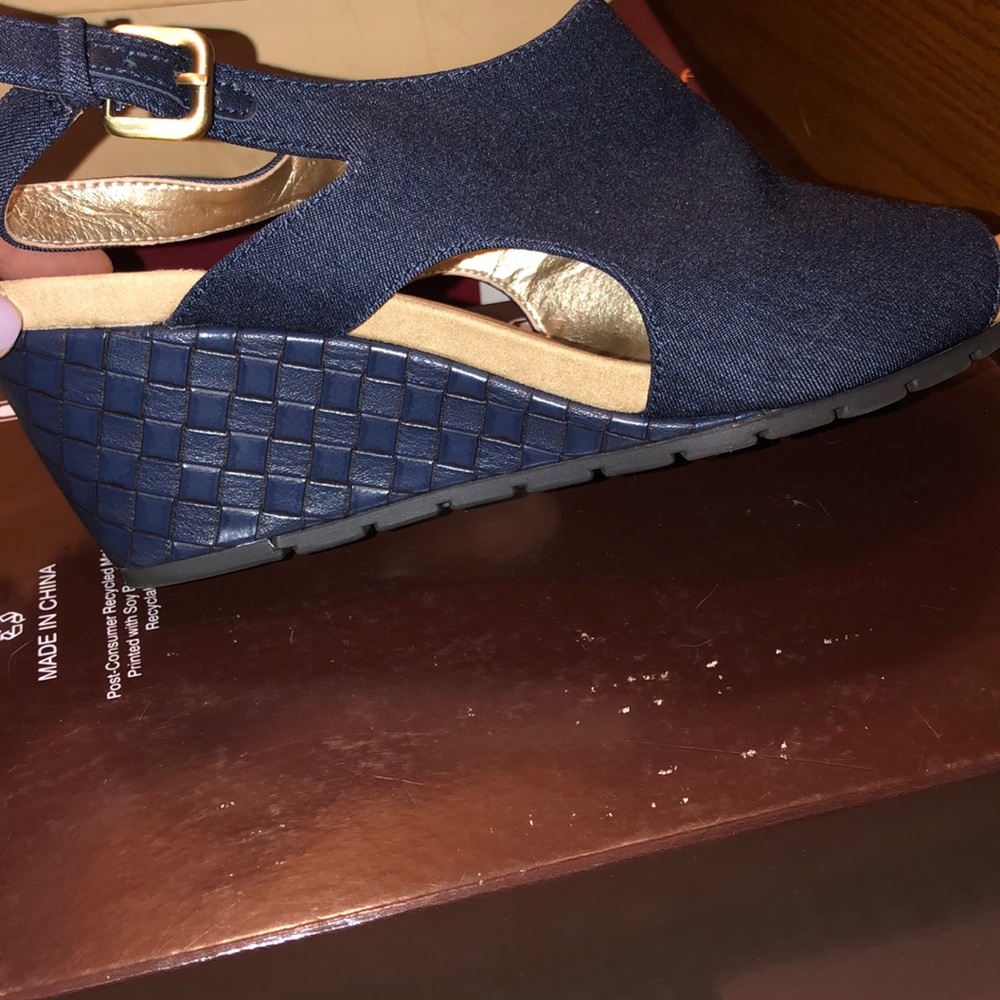 Sandals - Picture 2 of 4